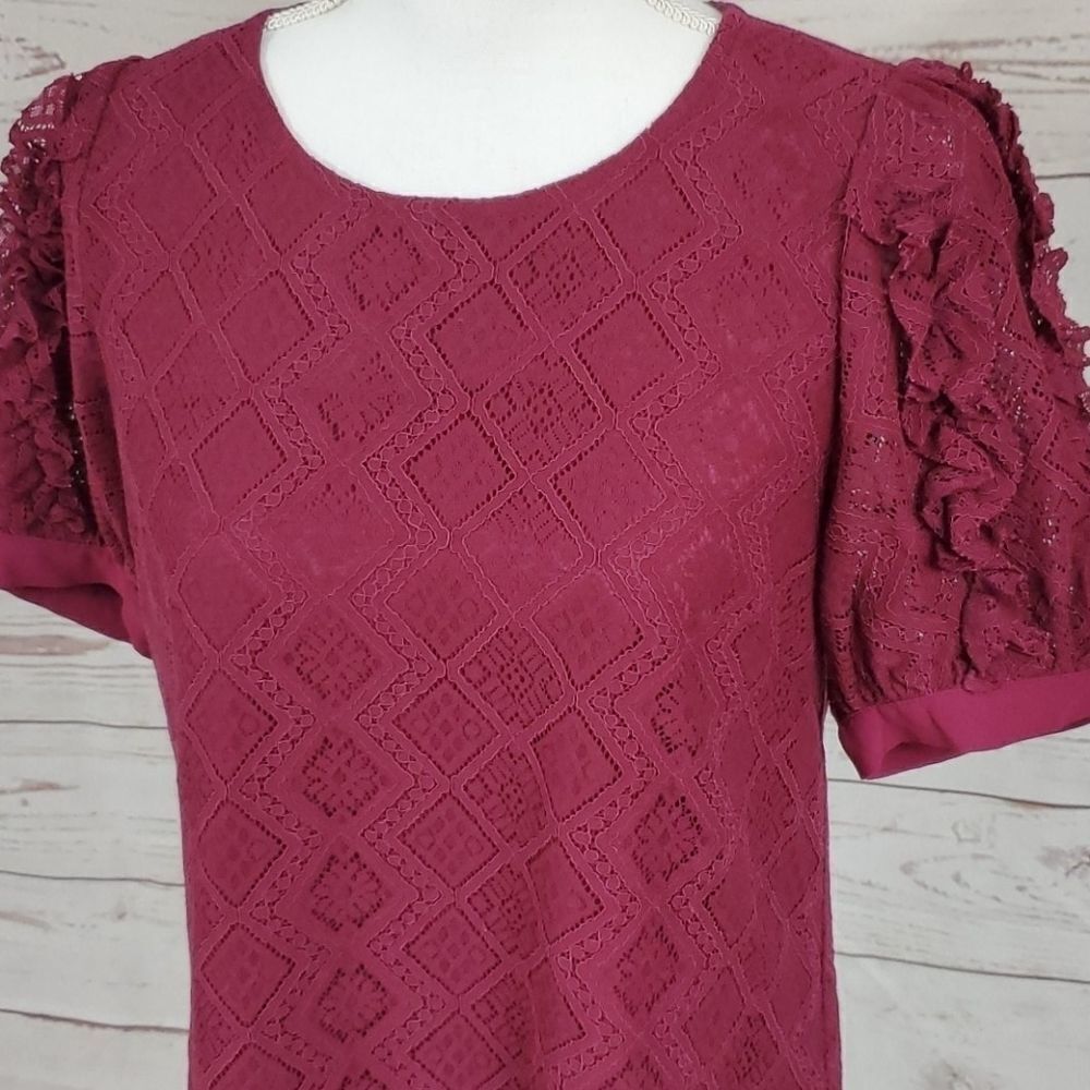 💲✂️ Entro, Berry Lace Overlay Top with Ruffle Detail-Size Small - Picture 3 of 10